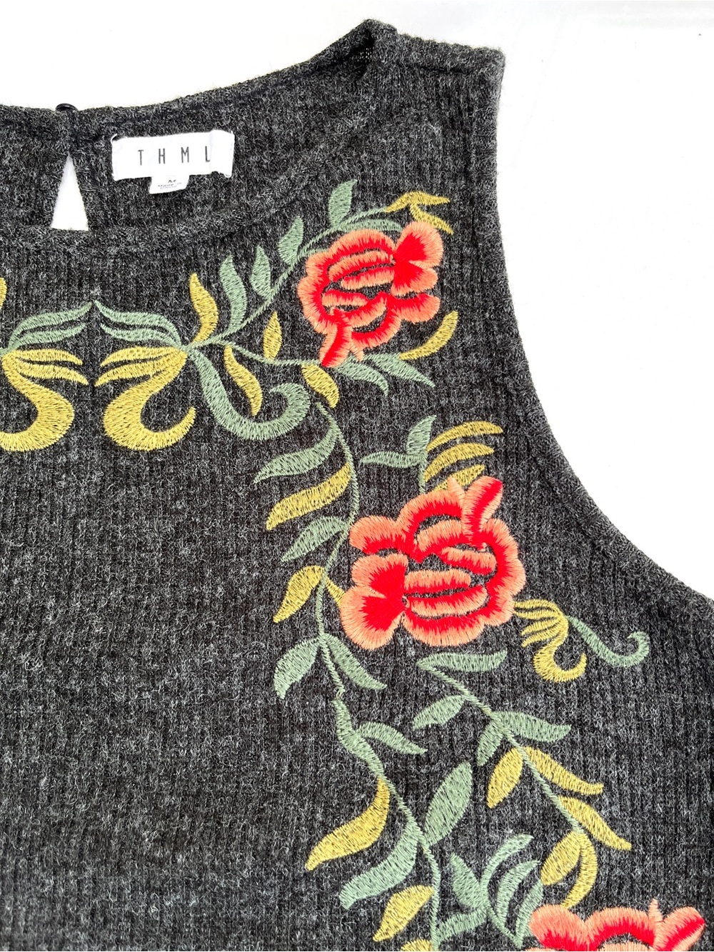 THML, knit tank top with roses. Size medium - Picture 5 of 8